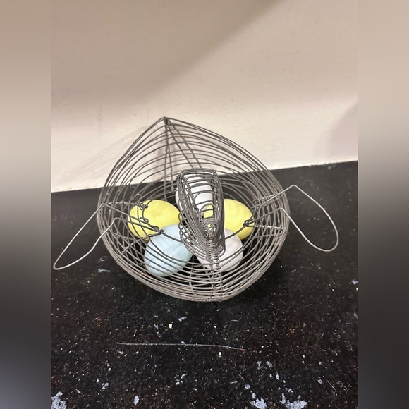 Vintage Wire Basket Chicken/Hen + 5 Plastic Eggs - Picture 3 of 6
